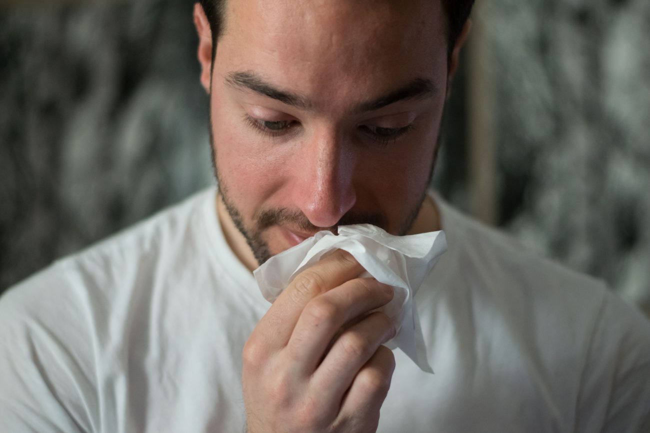 A asma é uma doença respiratório crônica que afeta os brônquios, tubos que levam o ar aos pulmões. Entre os sintomas estão falta de ar, chiado no peito e fadiga - Pixabay
