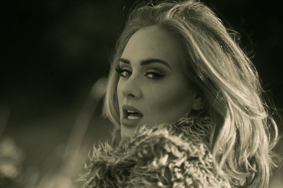 16. Adele – Hello (<a href="http://bit.ly/2EX7s9Q">http://bit.ly/2EX7s9Q</a>): 2,49 bilhões de visualizações - Crédito: Reprodução YouTube/33Giga/ND