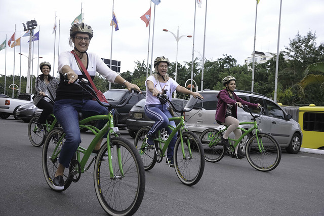 Pedaltur - O que: A equipe do PedalTur leva você para conhecer os pontos turísticos da cidade de um forma diferente. O serviço de locação de bicicletas fica á disposição ao lado do Centreventos Cau Hansen. Além disso, quem vai de bike pro Festival ganha 50% de desconto do ingresso. - Mauro Artur Schlieck/ND