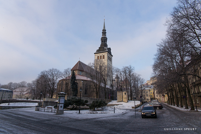 Tallin, capital da Estônia, é uma cidade museu. O centro histórico é considerado Patrimônio Cultural pela Unesco e oferece construções e arquitetura antigas, algumas datadas da Idade Média. A temperatura varia entre o menos 2ºC no inverno e tem máxima de 22ºC no verão - Guillaume Speurt via Visualhunt / CC BY-SA - Guillaume Speurt via Visualhunt / CC BY-SA/Rota de Férias/ND