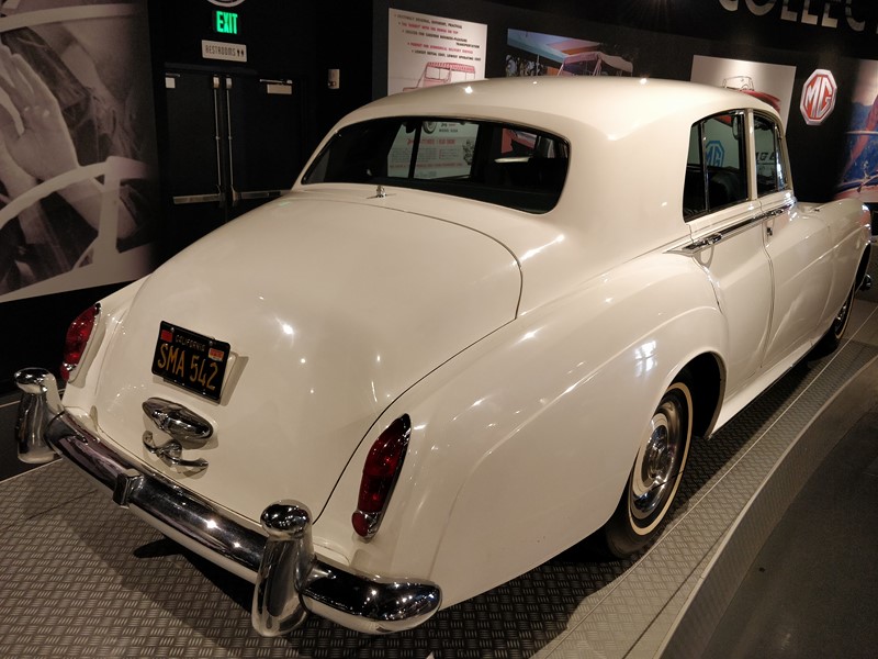 1966 Rolls-Royce Silver Cloud – Modelo tem bancos azuis e acabamento em Madeira. Foi mais um entre os carros da marca colecionados por Elvis - Foto: Paulo Basso Jr./Garagem360 - Foto: Paulo Basso Jr./Garagem360/Garagem 360/ND