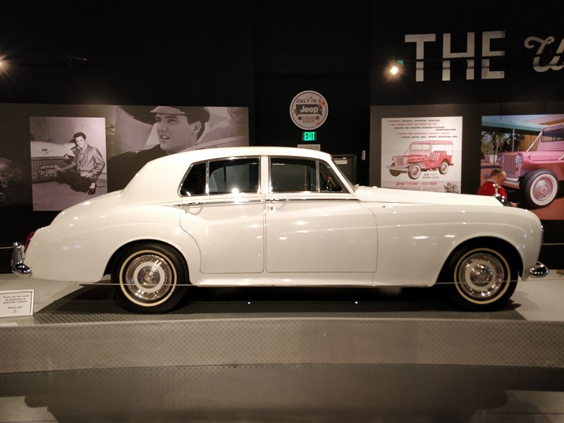 1966 Rolls-Royce Silver Cloud – Modelo tem bancos azuis e acabamento em Madeira. Foi mais um entre os carros da marca colecionados por Elvis - Foto: Paulo Basso Jr./Garagem360 - Foto: Paulo Basso Jr./Garagem360/Garagem 360/ND