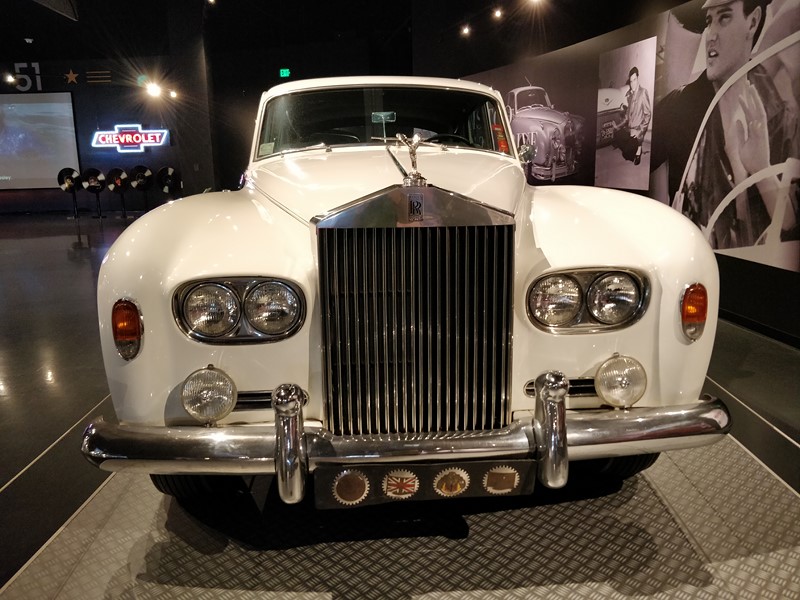 1966 Rolls-Royce Silver Cloud – Modelo tem bancos azuis e acabamento em Madeira. Foi mais um entre os carros da marca colecionados por Elvis - Foto: Paulo Basso Jr./Garagem360 - Foto: Paulo Basso Jr./Garagem360/Garagem 360/ND