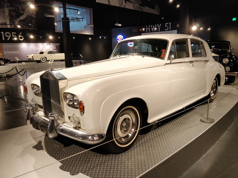 1966 Rolls-Royce Silver Cloud – Modelo tem bancos azuis e acabamento em Madeira. Foi mais um entre os carros da marca colecionados por Elvis - Foto: Paulo Basso Jr./Garagem360 - Foto: Paulo Basso Jr./Garagem360/Garagem 360/ND