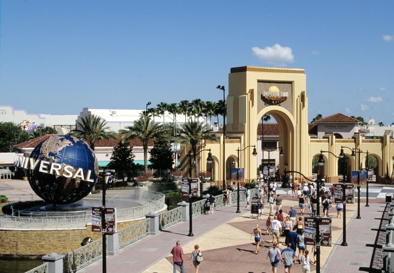 Com brinquedos dedicados ao mundo do cinema, o Universal Studios conta com uma área que recria o famoso Beco Diagonal da franquia Harry Potter. Dica: vá a brinquedos como A Vingança da Múmia e Transformers, bem como à área Springfield, dos Simpsons, e divirta-se horrores! - - /Rota de Férias/ND