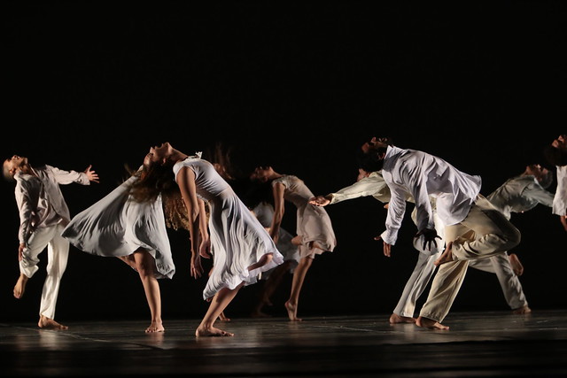 Kami-Kaze 2 - O que: Com coreografia e direção de Alan Keller, "Kami-Kaze 2" busca através de vivências e referências afetivas, sociais, ecumênicas e políticas entender o que está errado e os motivos que fazem com que as pessoas corram atrás do que consideram certo. Ao todo são 13 bailarinos explicitando a existência e os questionamentos humanos no palco. // Quando: 23 de julho, às 17h. // Onde: Teatro Juarez Machado; // Quanto: R$ 32,00. - Alceu Bett/Festival de Dança/Divulgação