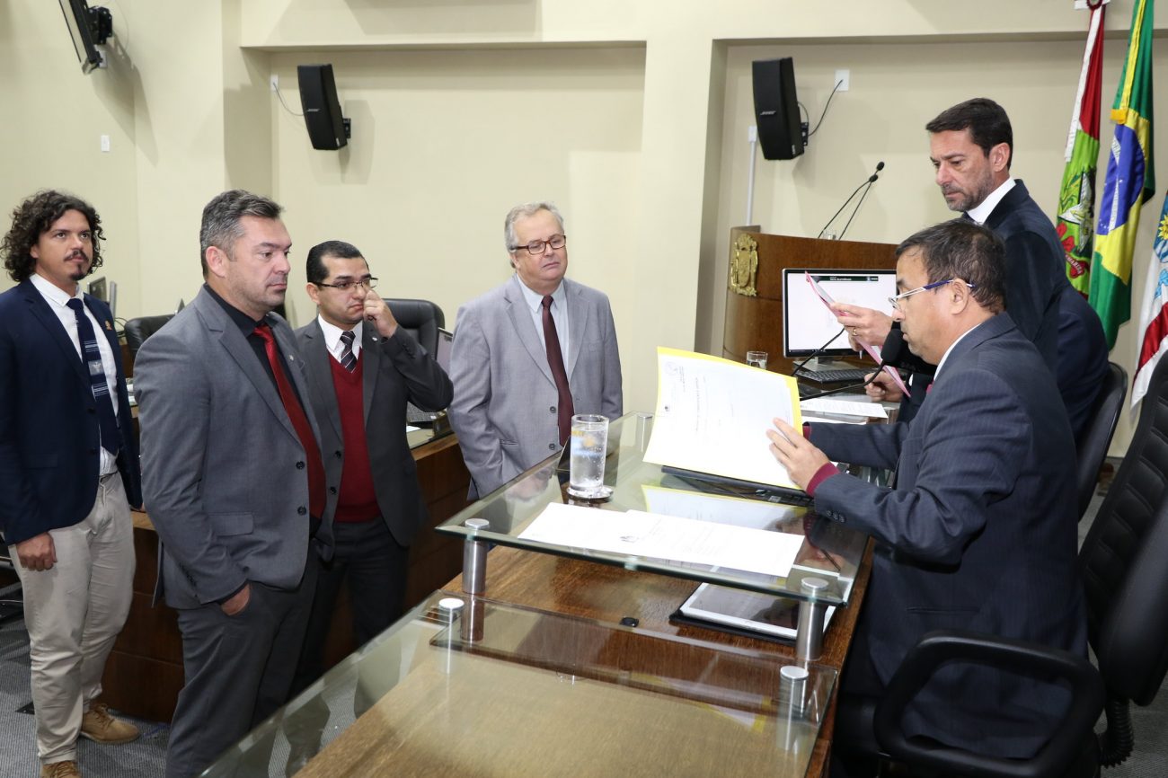 Vereadores de Florianópolis durante a sessão de quarta-feira, em que foram aprovados vale-refeição e aumento para verba de gabinete - Divulgação/ND