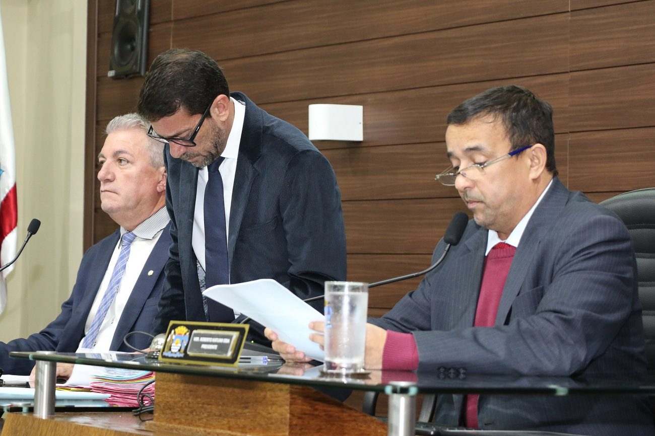 Vereadores de Florianópolis durante a sessão de quarta-feira, em que foram aprovados vale-refeição e aumento para verba de gabinete - Divulgação/ND