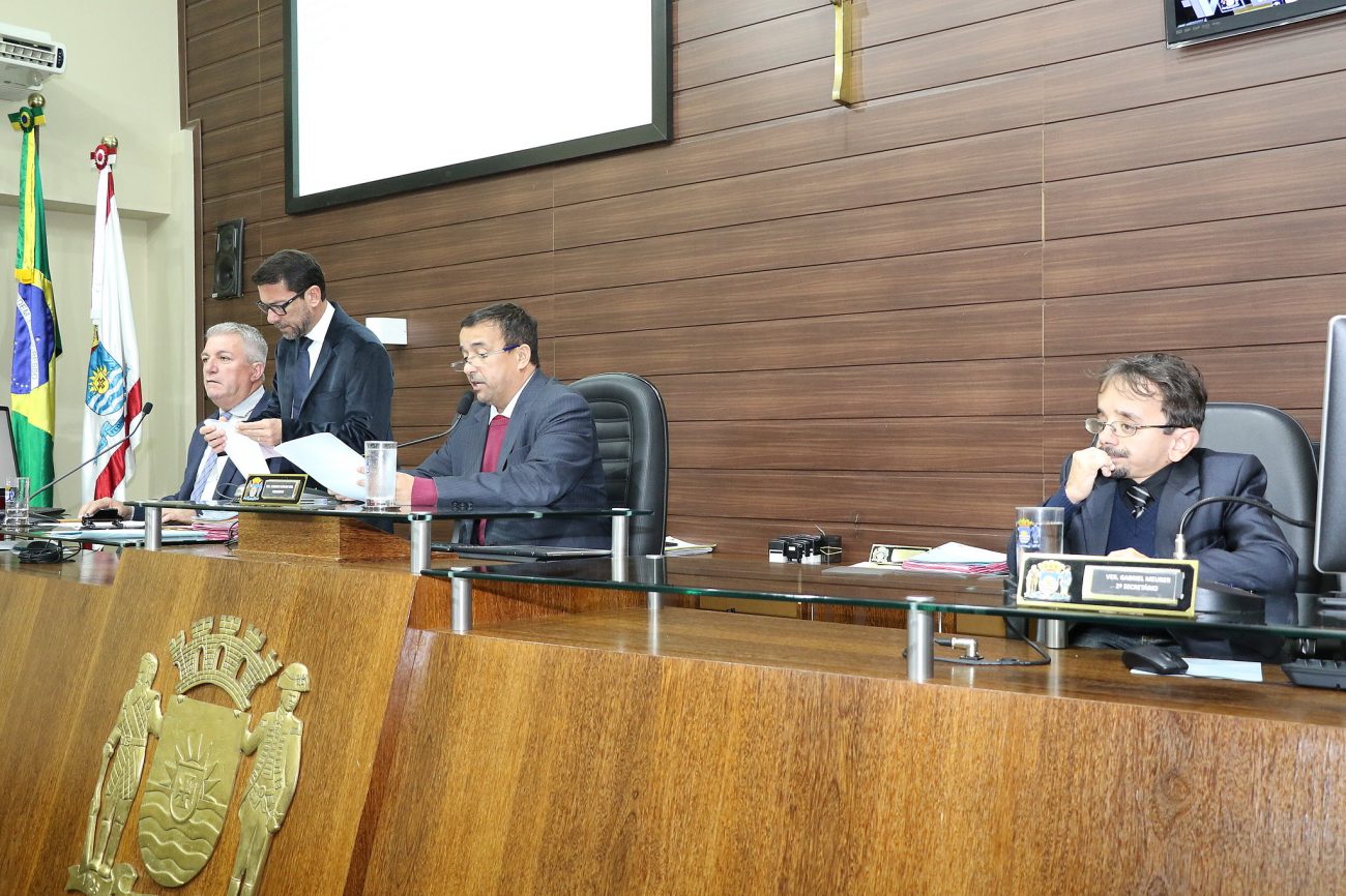 Vereadores de Florianópolis durante a sessão de quarta-feira, em que foram aprovados vale-refeição e aumento para verba de gabinete - Divulgação/ND