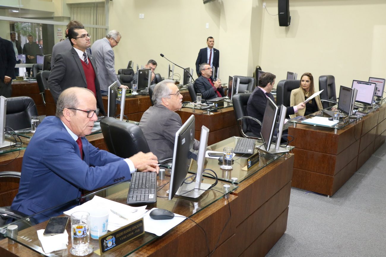 Vereadores de Florianópolis durante a sessão de quarta-feira, em que foram aprovados vale-refeição e aumento para verba de gabinete - Divulgação/ND