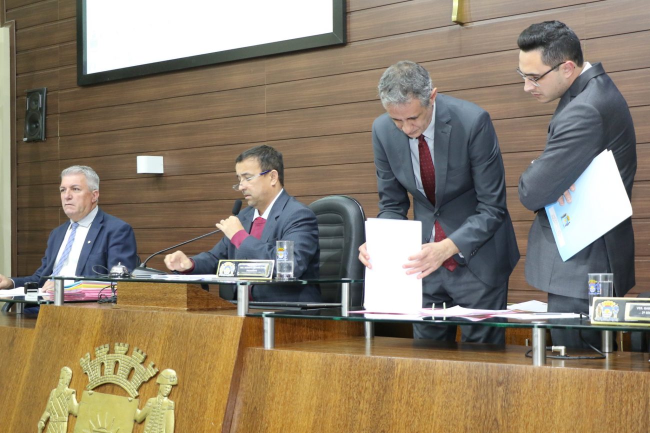Vereadores de Florianópolis durante a sessão de quarta-feira, em que foram aprovados vale-refeição e aumento para verba de gabinete - Divulgação/ND