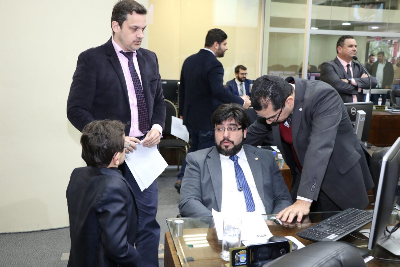 Vereadores de Florianópolis durante a sessão de quarta-feira, em que foram aprovados vale-refeição e aumento para verba de gabinete - Divulgação/ND