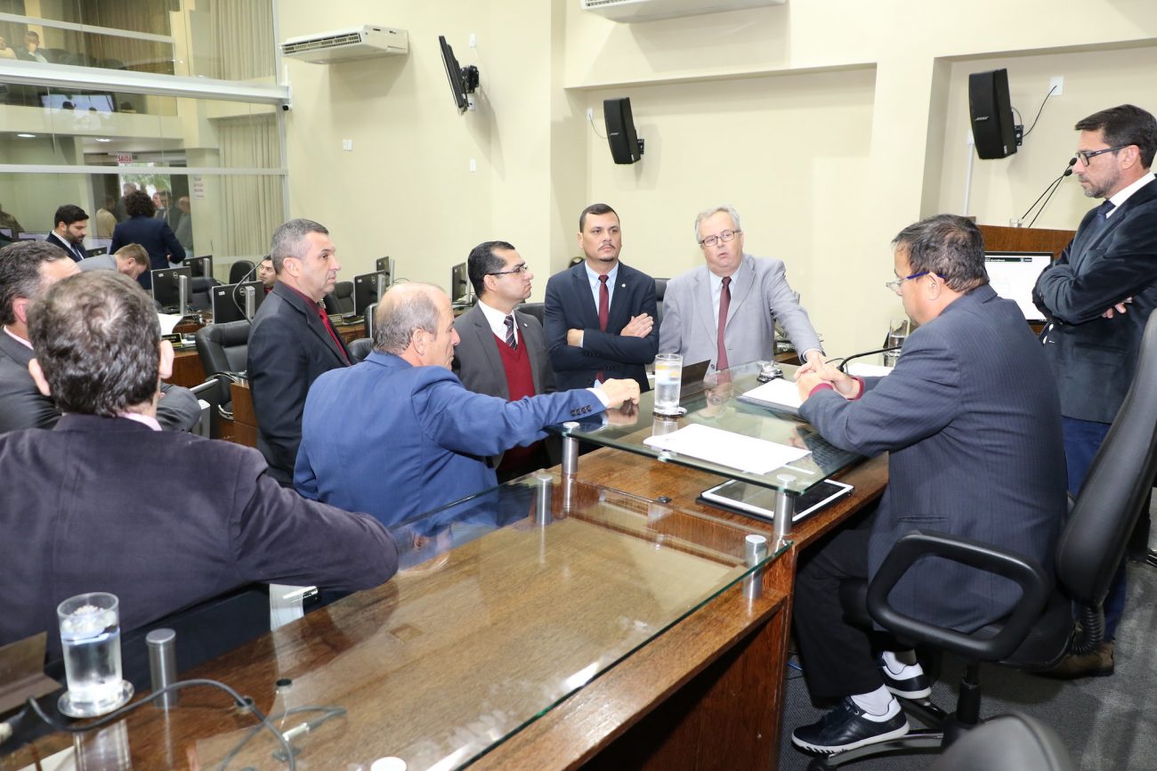 Vereadores de Florianópolis durante a sessão de quarta-feira, em que foram aprovados vale-refeição e aumento para verba de gabinete - Divulgação/ND