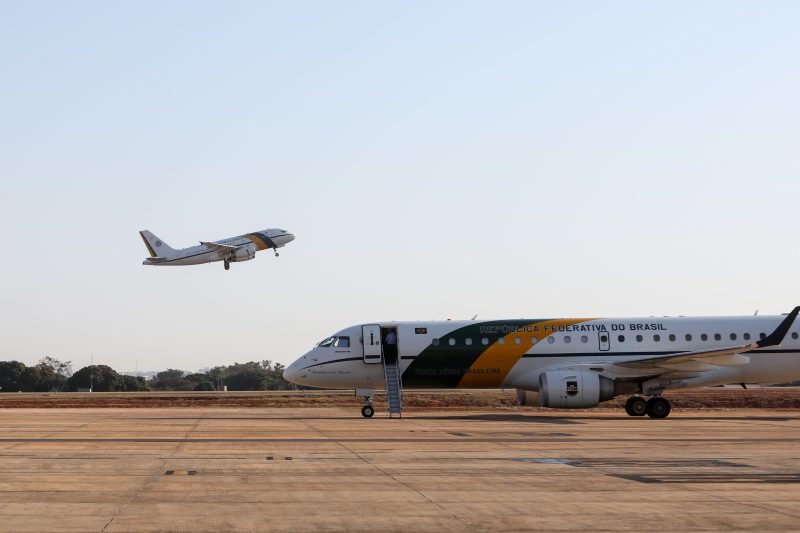 Avião presidencial teve problema após uma ave colidir contra turbina