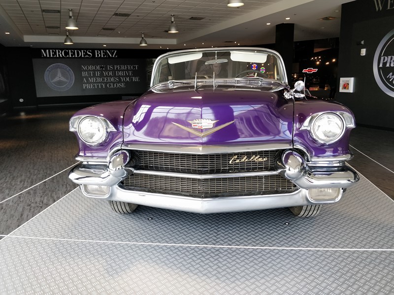 1956 Cadillac Eldorado Biarritz Convertible Coupe – Originalmente branco, o carro foi pintado de roxo e teve o interior customizado para Elvis. O veículo passou por uma completa restauração em 1976 - Foto: Paulo Basso Jr./Garagem360 - Foto: Paulo Basso Jr./Garagem360/Garagem 360/ND