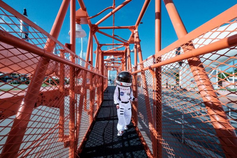 Mais conhecido como "Parque da Nasa", o Kennedy Space Center é o local perfeito para quem já sonhou em ser um astronauta. Os visitantes têm acesso a uma série de equipamentos e informações espaciais - Foto: Divulgação - Foto: Divulgação/Rota de Férias/ND