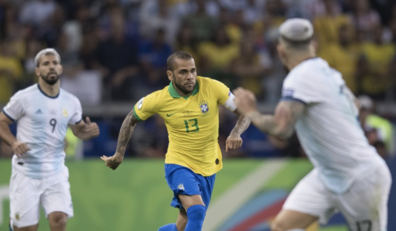 Daniel Alves foi uma das surpresas no elenco da seleção olímpica que vai a Tóquio – Foto: Lucas Figueiredo/CBF