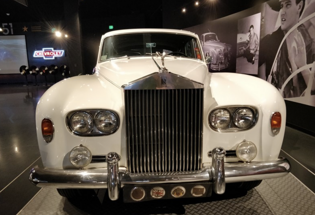1966 Rolls-Royce Silver Cloud – Modelo tem bancos azuis e acabamento em Madeira. Foi mais um entre os carros da marca colecionados por Elvis - Foto: Paulo Basso Jr./Garagem360 - Paulo Basso Jr./Garagem360 - Foto: Paulo Basso Jr./Garagem360/Garagem 360/ND