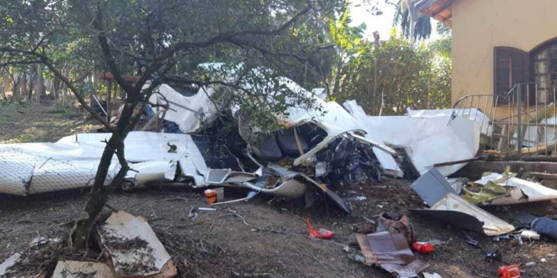 Monomotor caiu no quintal de uma casa – Divulgação/Corpo de Bombeiros SP