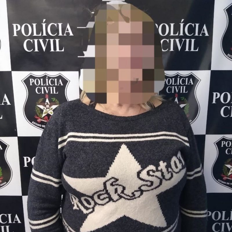 Idosa foi presa por cobrar cinco mil reais para não publicar as fotos intimas de um homem – Divulgação/Polícia Civil