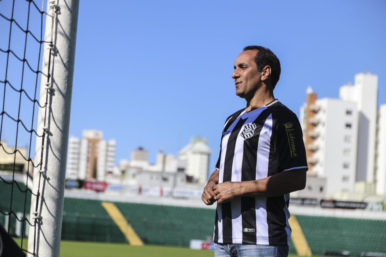 Ex-jogador Edmundo, que atuou no Alvinegro em 2005, grava comercial para nova campanha de sócio-torcedor - Anderson Coelho/ND