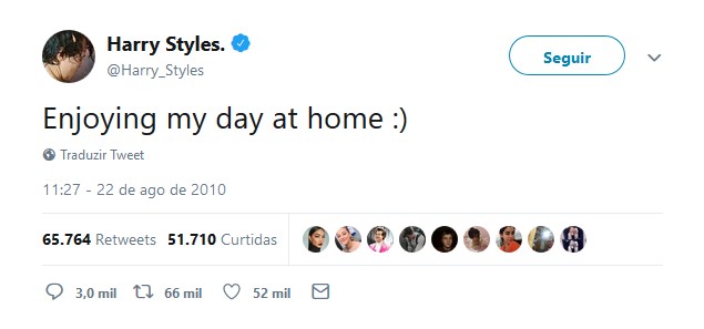 Harry Styles – 22 de agosto de 2010: "Aproveitando meu dia em casa :)" - Crédito: Reprodução Twitter/33Giga/ND