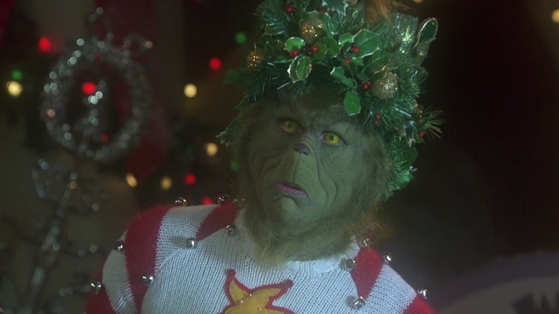 O Grinch (2000) - comédia. Grinch decide roubar o Natal de Quemlândia, mas um gesto de bondade da pequena Cindy Lou Quem e sua família pode ser suficiente para derreter seu coração. - Divulgação /33Giga/ND