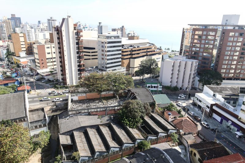 Im&oacute;vel do INSS na Avenida Mauro Ramos aguarda transfer&ecirc;ncia para Uni&atilde;o. Foto: Anderson Coelho/ND