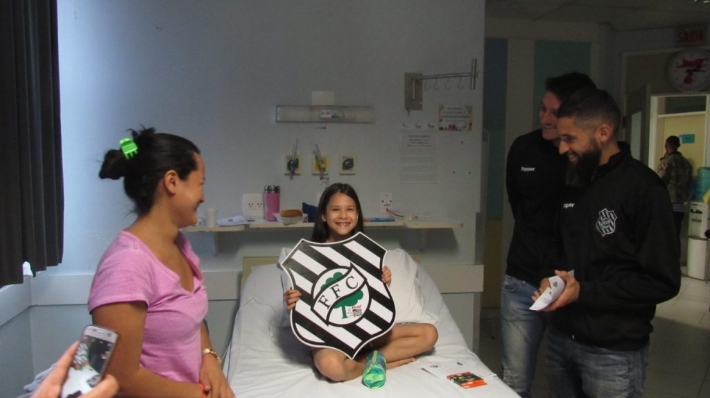 Jogadores do Figueirense visitam Hospital Infantil Joana de Gusmão - Divulgação/Figueirense