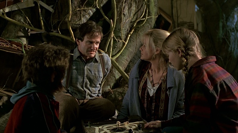 Jumanji (1995) - aventura. O jovem Alan Parrish descobre um misterioso jogo que magicamente o transporta para as selvas de JUMANJI, até que duas crianças o libertam do poderoso feitiço do jogo. - Divulgação/33Giga/ND