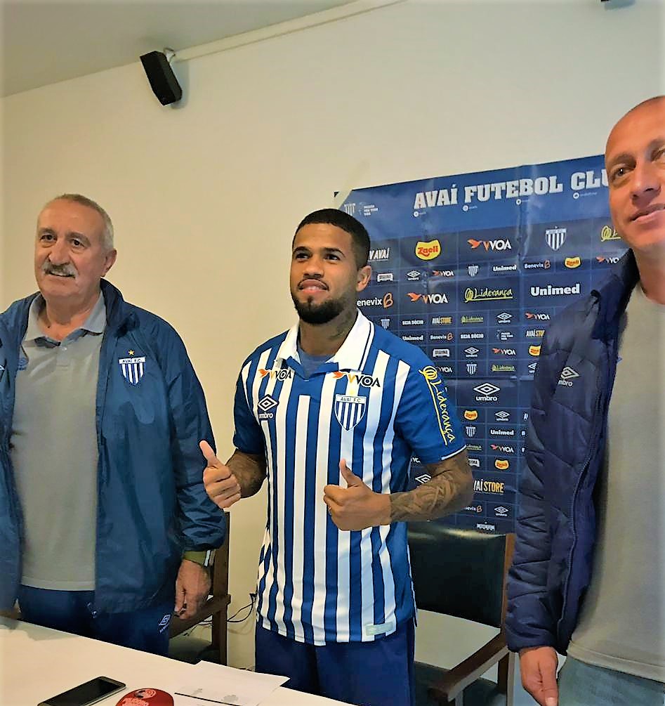 Lateral Léo é outro reforço avaiano - André Palma Ribeiro/Avaí/ND