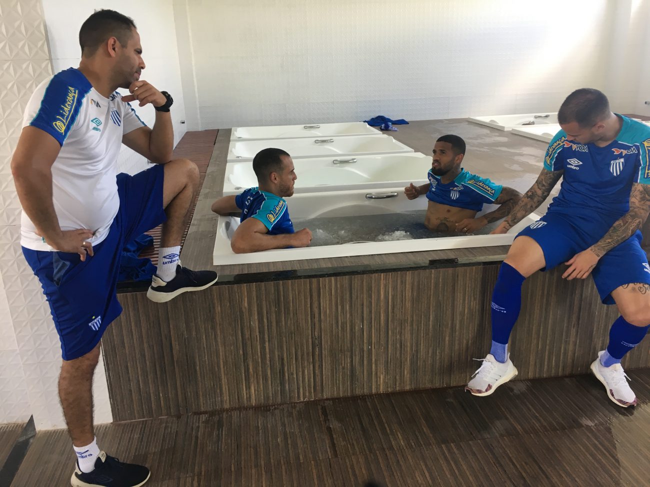 Jogadores, já em solo cearense, se preparam para o jogo contra o Fortaleza, no reinício da Série A, neste sábado, às 17h - Divulgação Avaí/ND