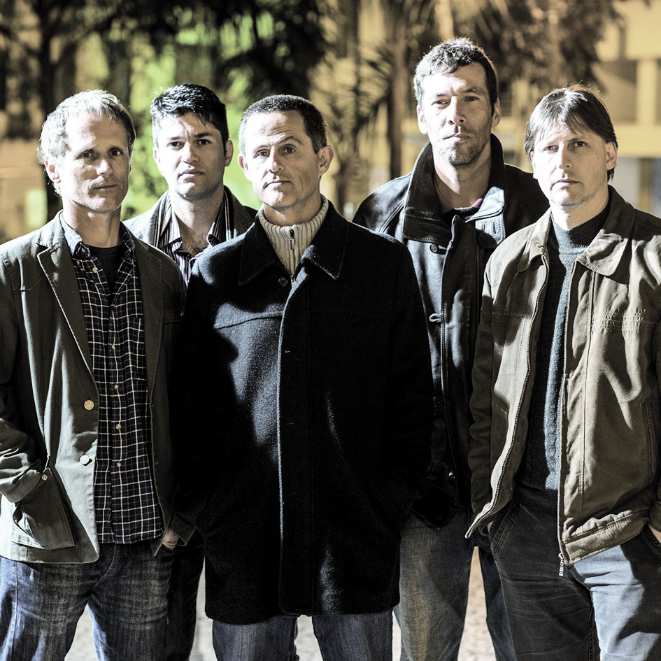 A banda Primavera no Dentes foi formada em 1989 em Biguaçu, na Grande Florianópolis. O grupo é lembrado pelo jornalista Daniel Silva por ter participado de programas de veiculação nacional e por terem vencido um prêmio que garantiu a gravação de uma coletânea com outros artistas do país. Entre os sucessos da banda estão as músicas “Capitão do barco” e “Vagabundo” - Divulgação/ND