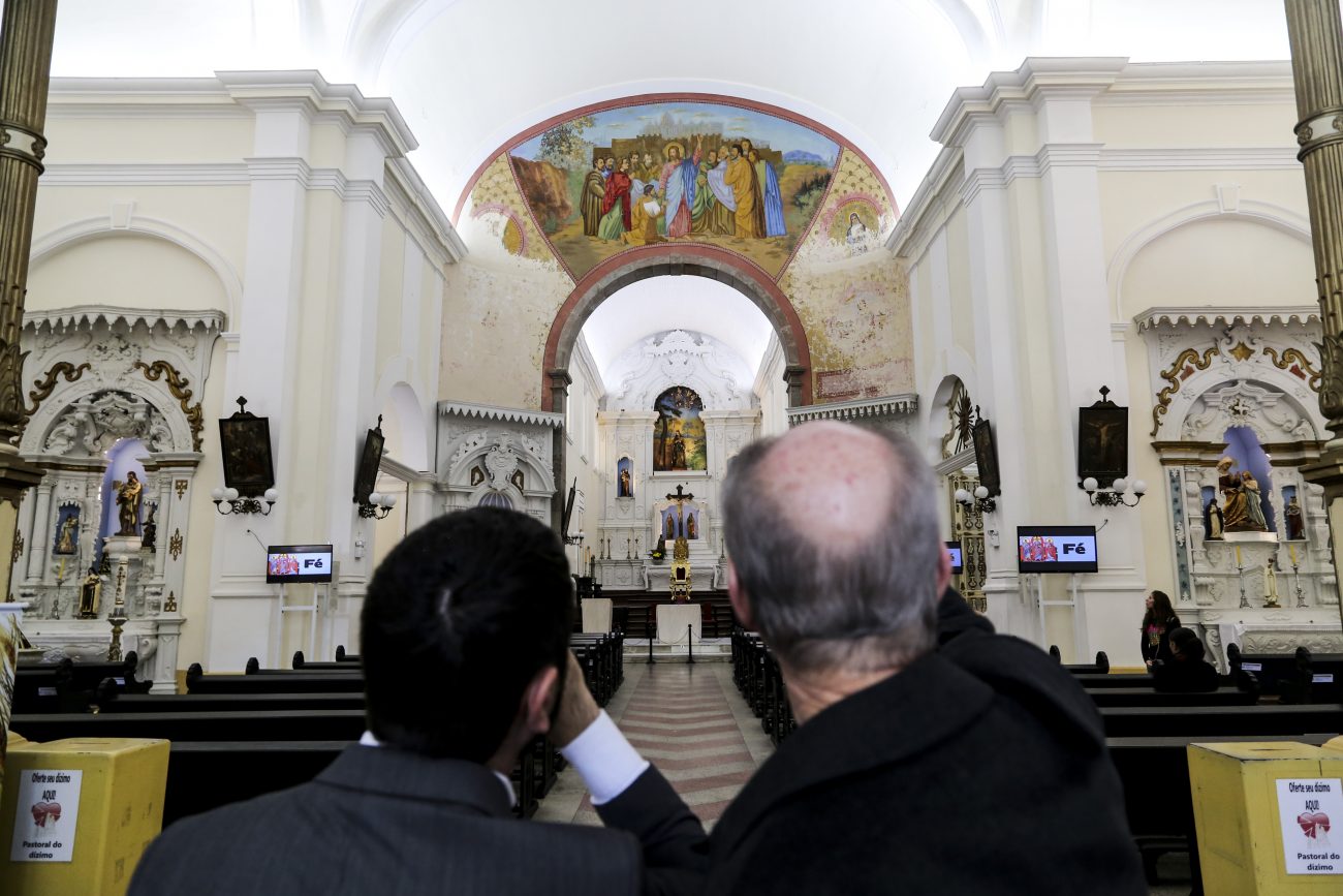 Na última fase da obra, imagens sacras ainda precisam ser restauradas - Anderson Coelho/ND