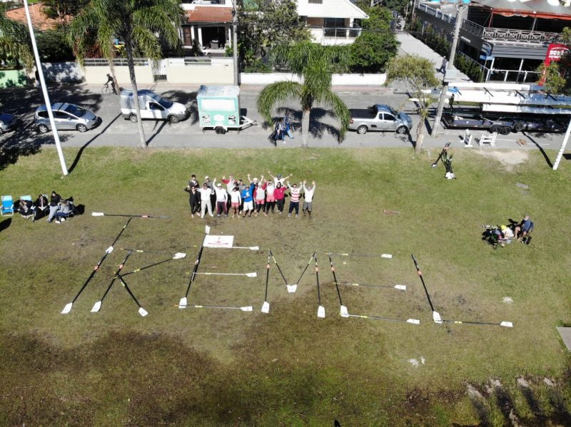 Atletas homenageiam o Sr Tremel, falecido na semana passada – Aldo Luz/divulgação
