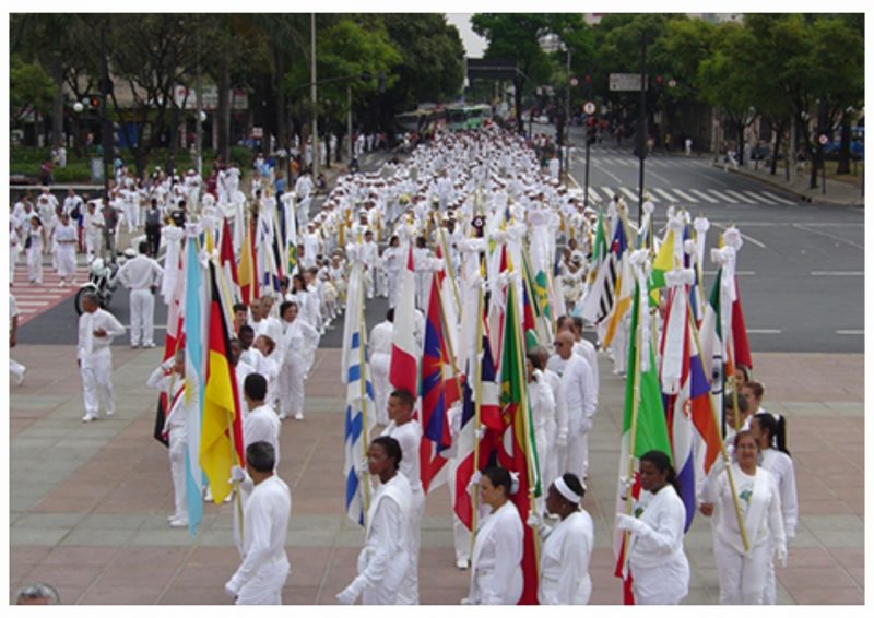 Banda se apresenta e faz cortejo pelas ruas do Centro de Florianópolis – grupo da Cultura Racional de Florianópolis/Divulgação/ND