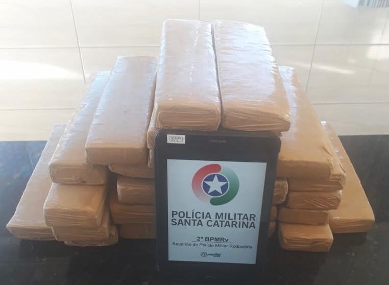 Material foi apreendido e entregue na delegacia de polícia – PMRV/Divulgação