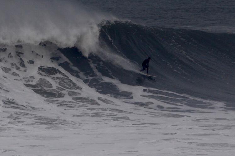 Joaquina em dia de ressaca: espet&aacute;culo da natureza e alegria dos surfistas. Palco da Cal&ccedil;ada da fama do surfe&nbsp; – Foto: Flavio Tin/ND