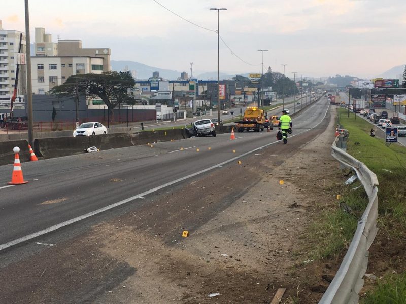 Acidente ocorreu às 5h25, na BR-101 em São José – Fernando Martins/Divulgação