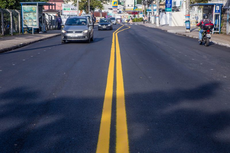 Rua Jo&atilde;o Pio Duarte, no C&oacute;rrego Grande, j&aacute; recebeu a opera&ccedil;&atilde;o Asfalta&ccedil;o. Foto: – Foto: Flavio Tin/ND