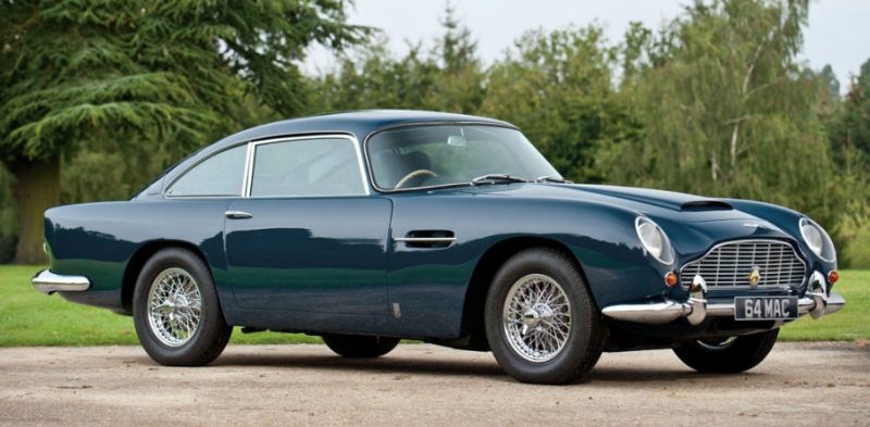 O Aston Martin DB5 encomendado pelo músico Paul McCartney em 1964 e usado por ele até 1970, foi leiloado por 307,5 mil libras (aproximadamente R$ 1.537.500) em 2012 - Foto: Reprodução/www.rmsothebys.com - Foto: Reprodução/www.rmsothebys.com/Garagem 360/ND