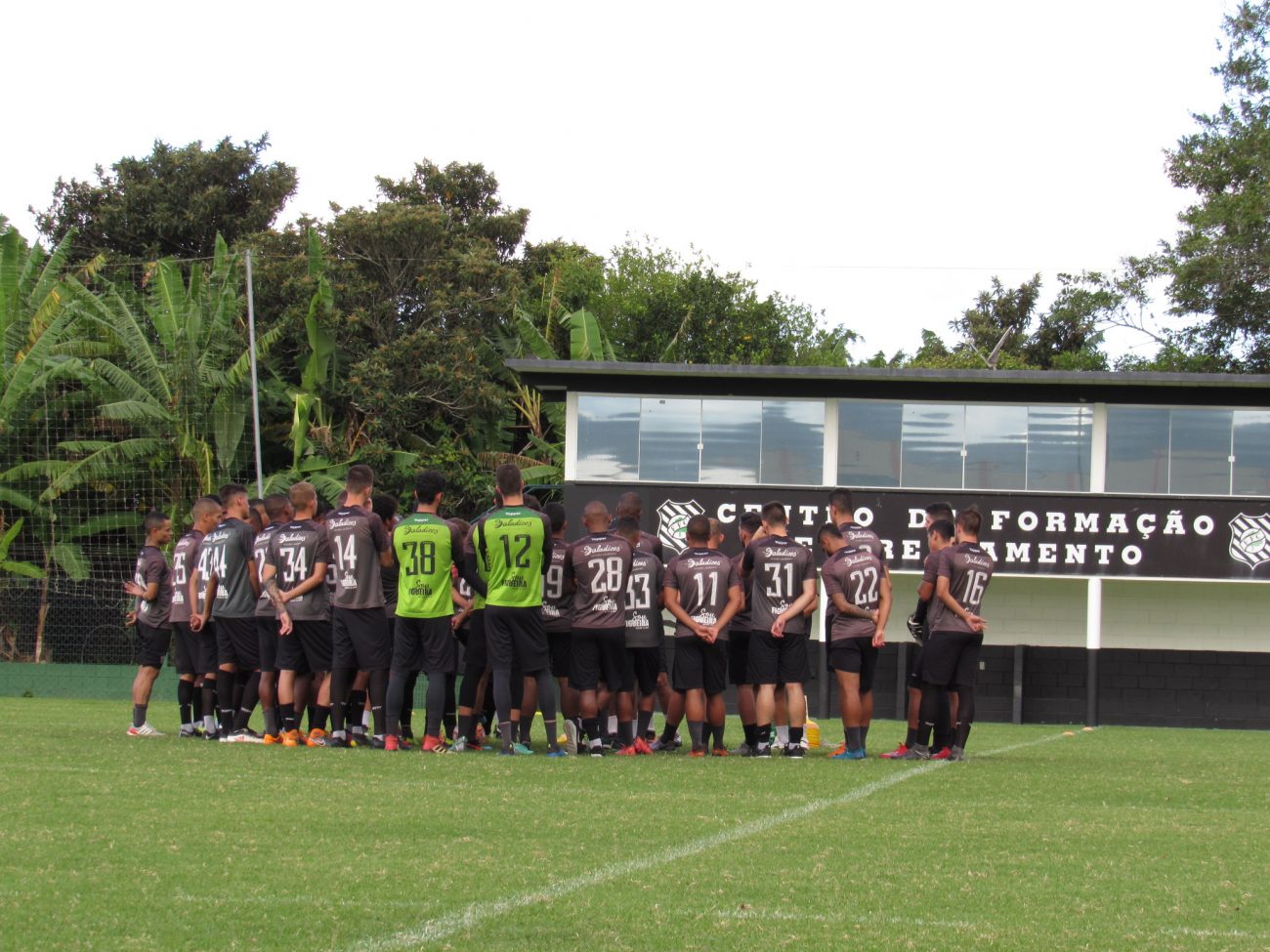 Em protesto contra os salários, jogadores optam por não treinar para a "reestreia" contra o Londrina - FFC/divulgação