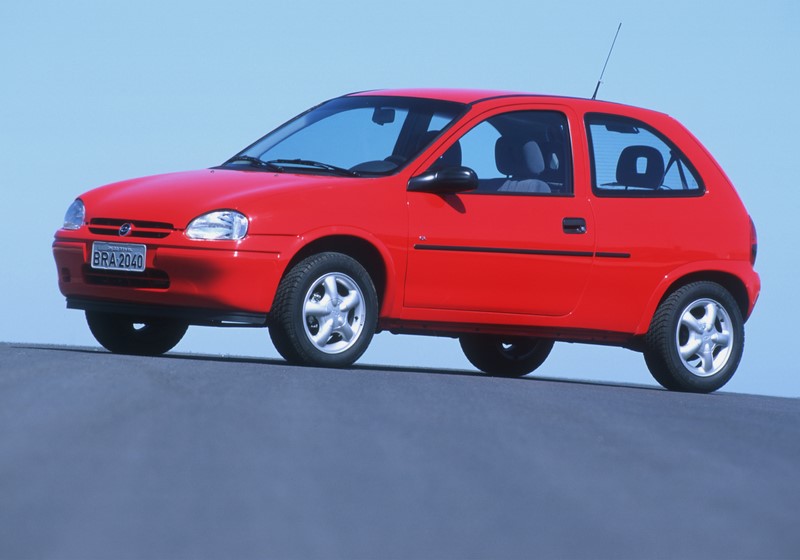 Chevrolet Corsa: então novidade, o hatch chegou a ter fila de espera de meses, tamanha era a procura - Foto: Divulgação - Foto: Divulgação/Garagem 360/ND