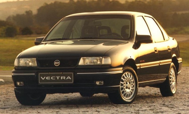 Chevrolet Vectra: ainda na primeira geração, o sedã já começava a construir sua fama, principalmente por conta da versão GSi de 150 cv - Foto: Divulgação - Foto: Divulgação/Garagem 360/ND