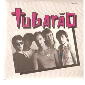 Destaque na década de 80, a banda Tubarão foi batizada como Ratones logo no início do grupo. A banda foi fundada pelos irmãos Paulo e André May e por Murilo Gelosa, que saiu do grupo seis anos depois deixando a bateria sob o comando de Beto Chede. Em 1984, os músicos foram convidados para gravar um disco junto de grandes nomes nacionais como Herva doce, Lobão e os Ronaldo e João Penca. No livro ““Crime Perfeitcho - Rock dos anos 80”, o autor Rodrigo Mota conta que a mudança no nome aconteceu no mesmo momento a pedido da gravadora. Além desse, a banda ainda gravou outros três discos - Reprodução