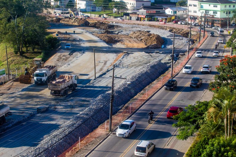 Obras de duplicação seguem em ritmo acelerado na rua Antonio Edu Vieira. Foto: Flavio Tin/ND