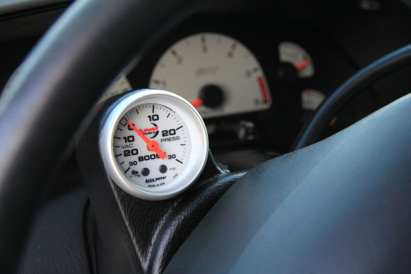 Os relógios adicionais são úteis em carros modificados, mas o problema é quando eles são instalados por mero enfeite. Além de ser um desperdício de dinheiro, o visual sempre é polêmico - Foto: Late Model Restoration on VisualHunt / CC BY-NC-SA - Foto: Late Model Restoration on VisualHunt / CC BY-NC-SA/Garagem 360/ND