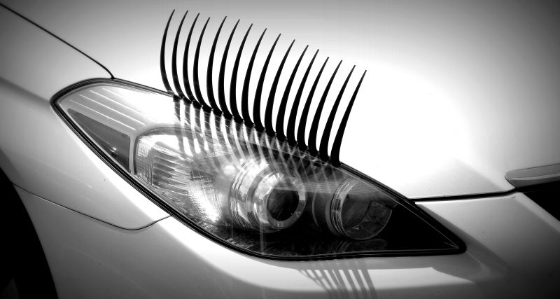 Exceto na animação Carros, os faróis sempre foram considerados uma espécie de olhos dos veículos. Talvez seja por isso que alguém teve a ideia de colocar cílios neles - Foto: Thad Zajdowicz on Visual Hunt / CC BY - Foto: Thad Zajdowicz on Visual Hunt / CC BY/Garagem 360/ND