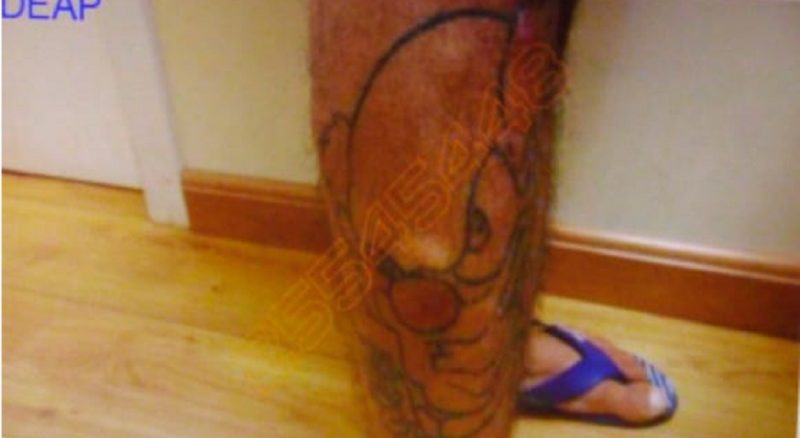 Foragido tem tatuagem de palhaço na perna &#8211; Deap/Divulgação