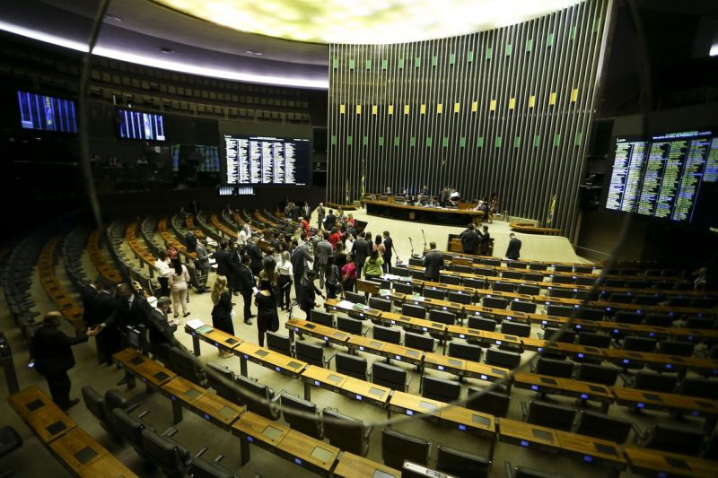 Semana esvaziada no Congresso impede avanço de discussões polêmicas